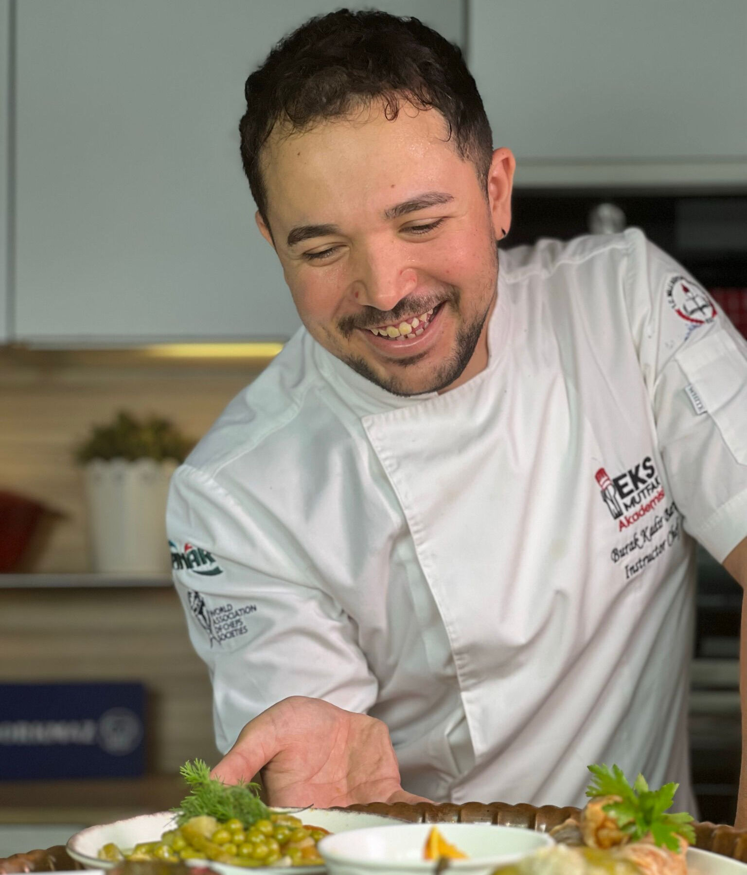 MasterChef Burak Kadir Barış kimdir? MasterChef’ten Porselen zarafetine! - 2. Resim