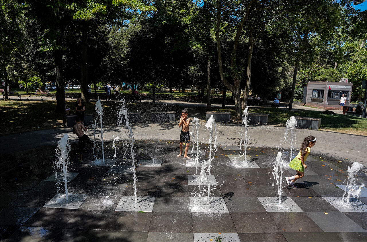 Termometreler patlama seviyesine geldi! Aşırıcı sıcaklara karşı uzmanlar uyardı... Türkiye serinlemeye çalışıyor - 7. Resim