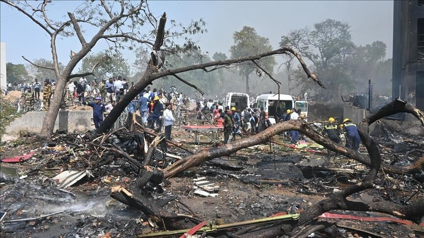 Air India'ya ait yolcu uçağı neden düştü? Eski pilotlardan bütün ihtimalleri sıraladı - 2. Resim