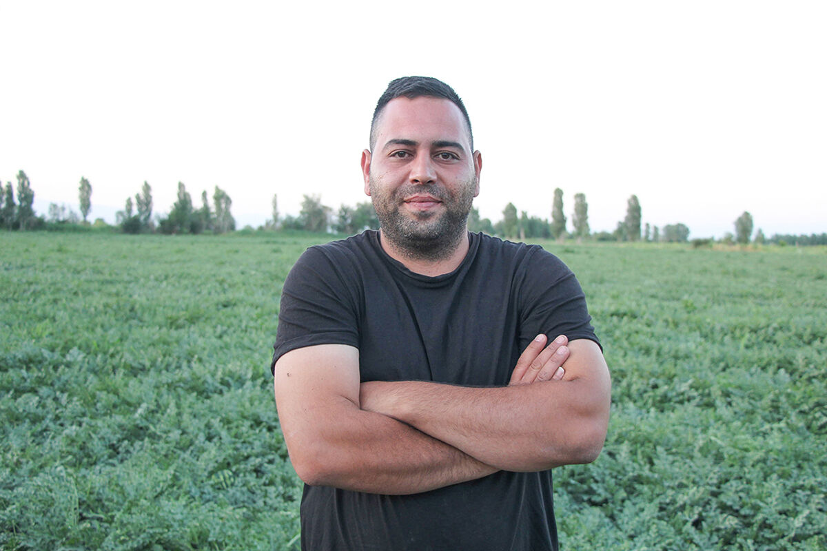 Ata mirasına sahip çıktı, topraktan bereket fışkırdı! Tonlarca organik meyve, sebze hasat edilmeyi bekliyor - 1. Resim