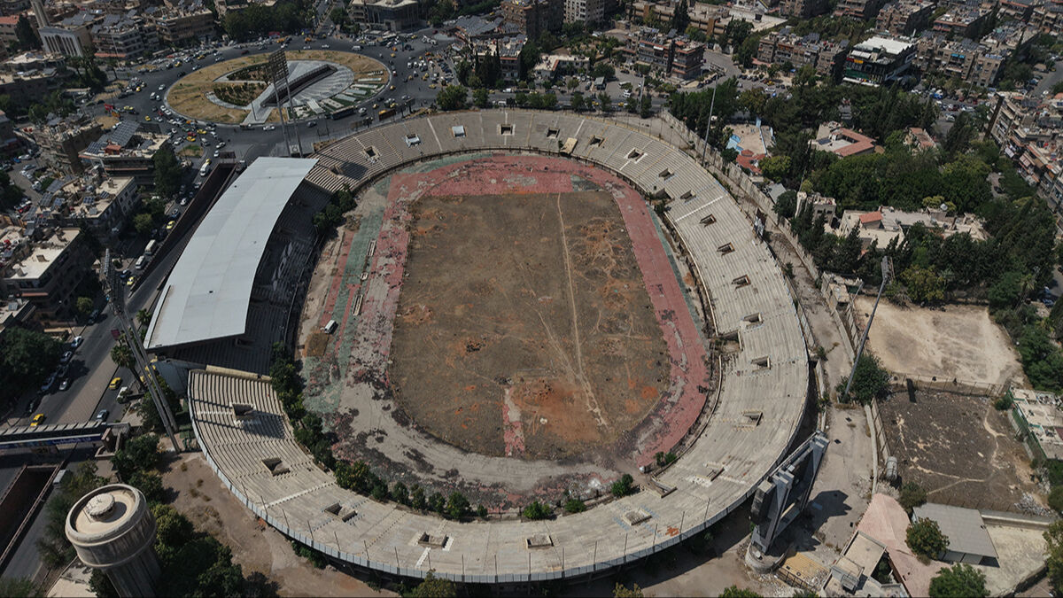 Masumlar buradan bombalandı! Yüzlerce maça şahitlik eden tarihi stadyumun son hali dikkat çekti - 8. Resim