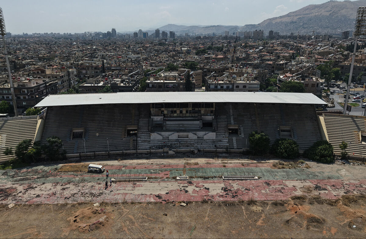 Masumlar buradan bombalandı! Yüzlerce maça şahitlik eden tarihi stadyumun son hali dikkat çekti - 12. Resim