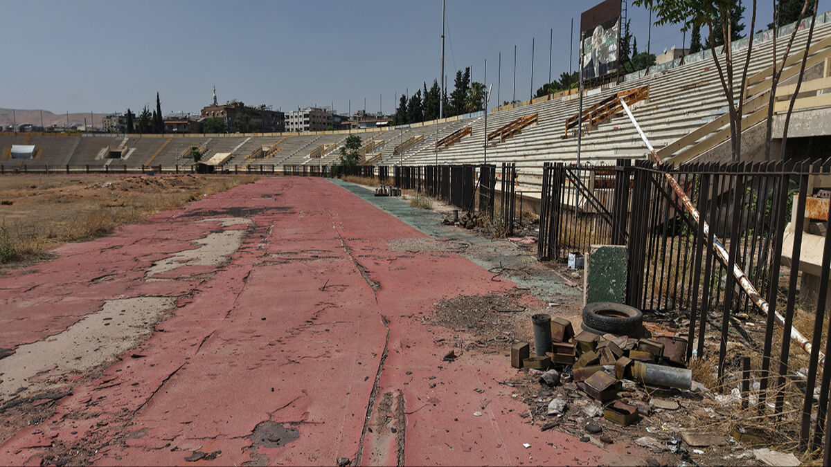 Masumlar buradan bombalandı! Yüzlerce maça şahitlik eden tarihi stadyumun son hali dikkat çekti - 10. Resim