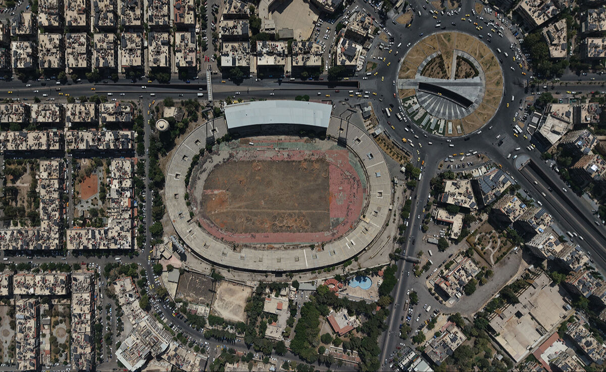 Masumlar buradan bombalandı! Yüzlerce maça şahitlik eden tarihi stadyumun son hali dikkat çekti - 13. Resim