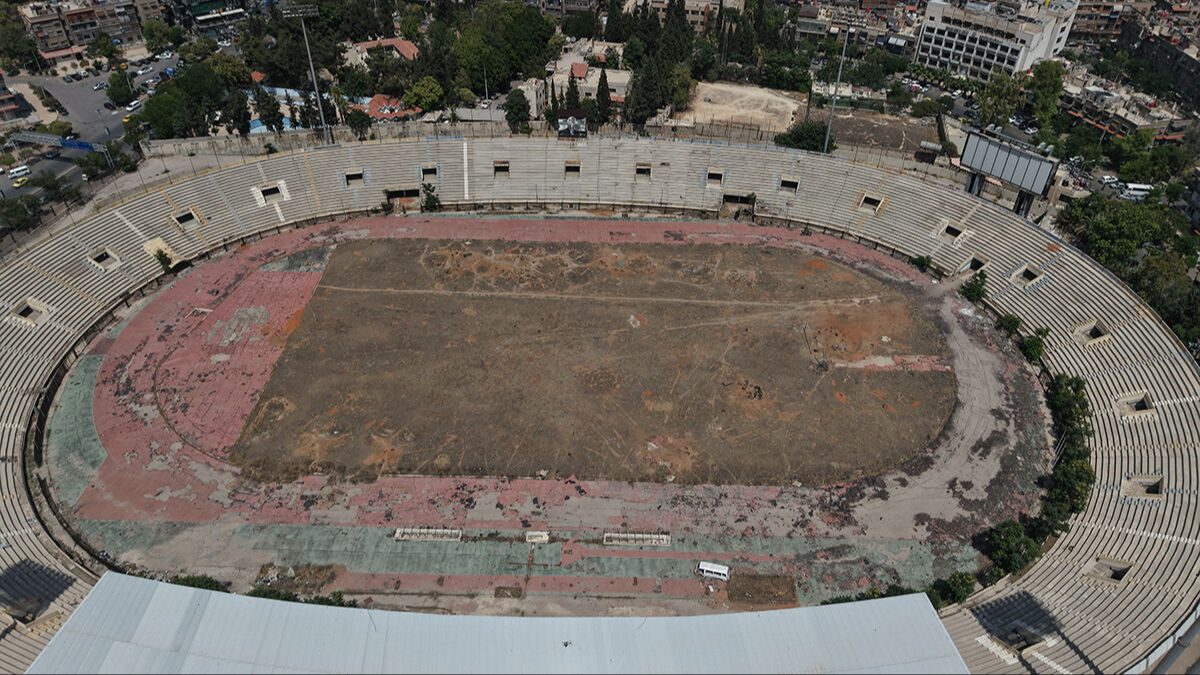 Masumlar buradan bombalandı! Yüzlerce maça şahitlik eden tarihi stadyumun son hali dikkat çekti - 4. Resim