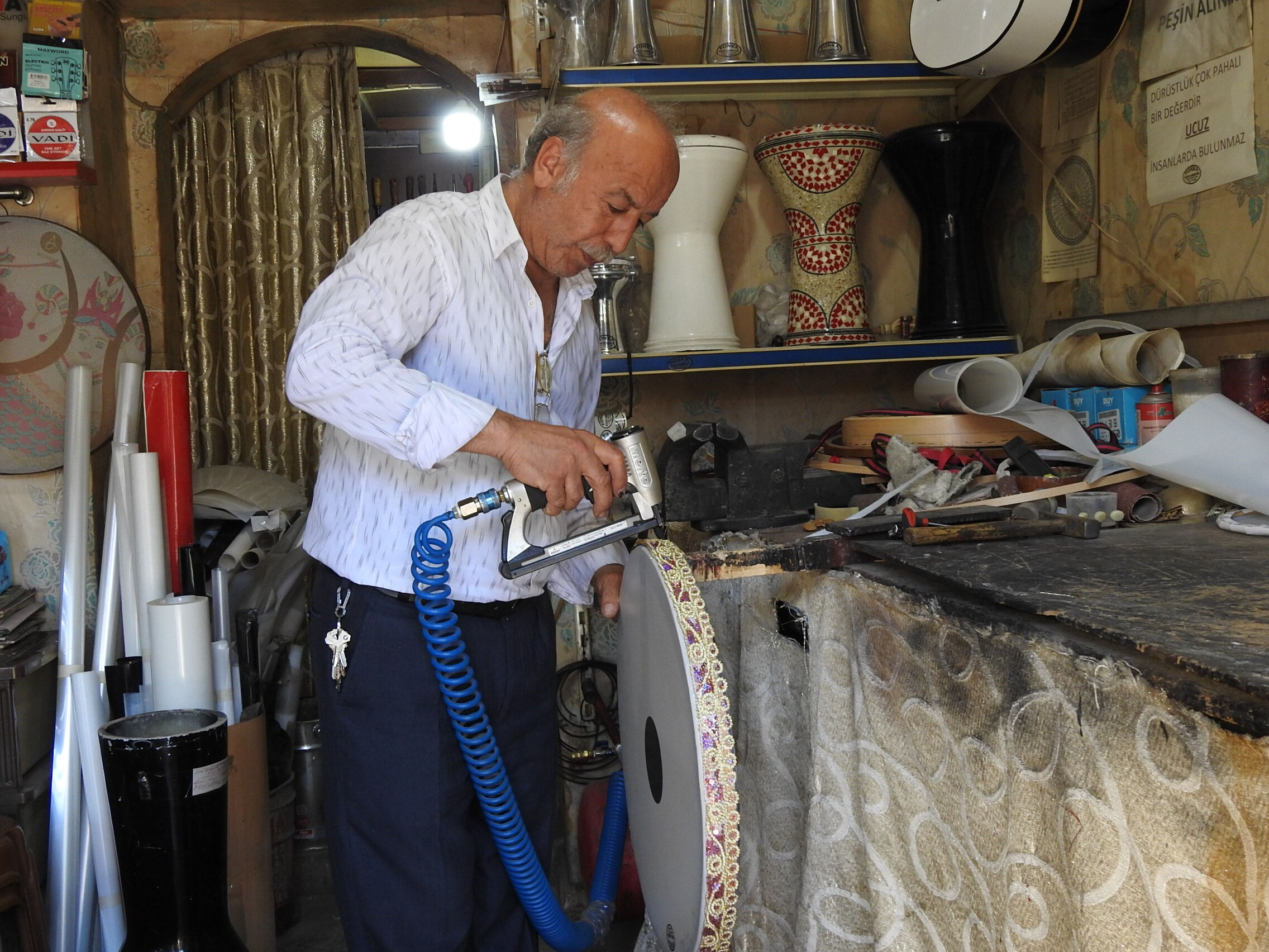 50 yıldır sürdürdüğü baba mesleğiyle dünyaya açıldı! 