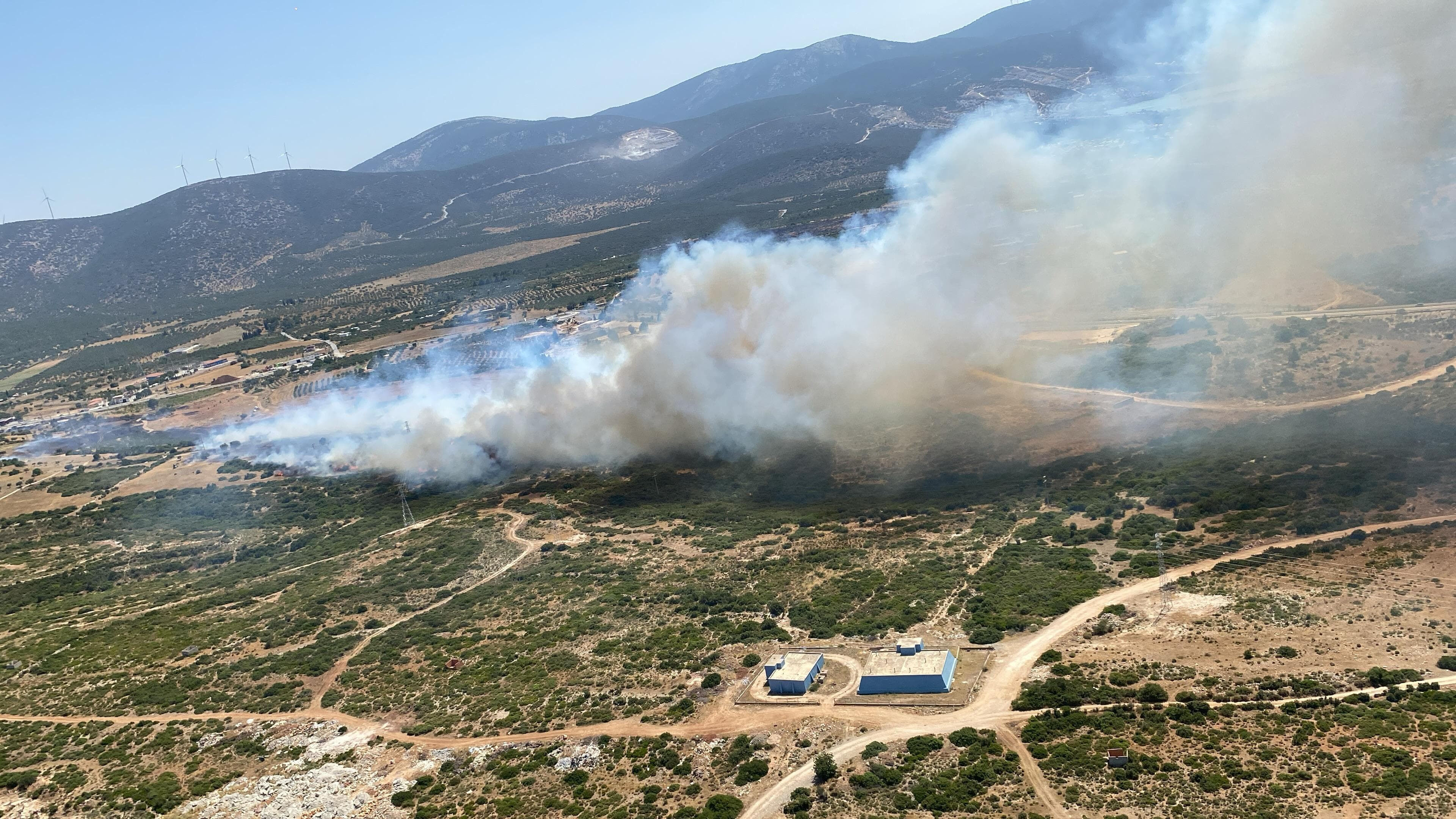 Ateş savaşçıları rüzgar gibi... Her 15 dakikada bir sirenler yükseldi, 48 saatte 93 yangına böyle koştular! - 1. Resim