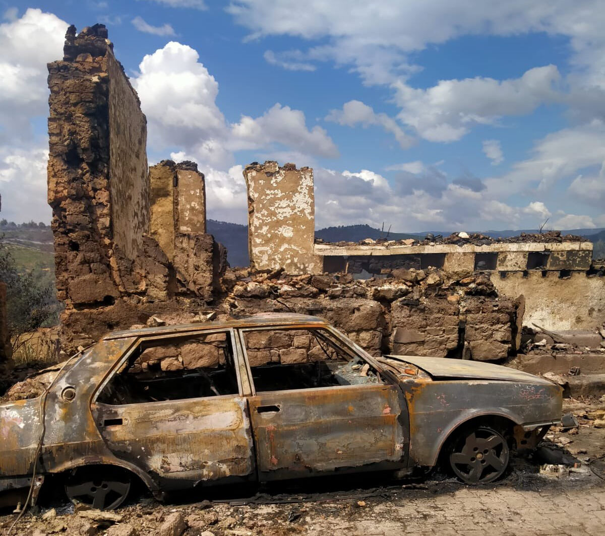 Bakan Kurum'dan 'orman yangını' açıklaması: 23'ü ev, 1'i cami 47 bina yıkıldı - 2. Resim