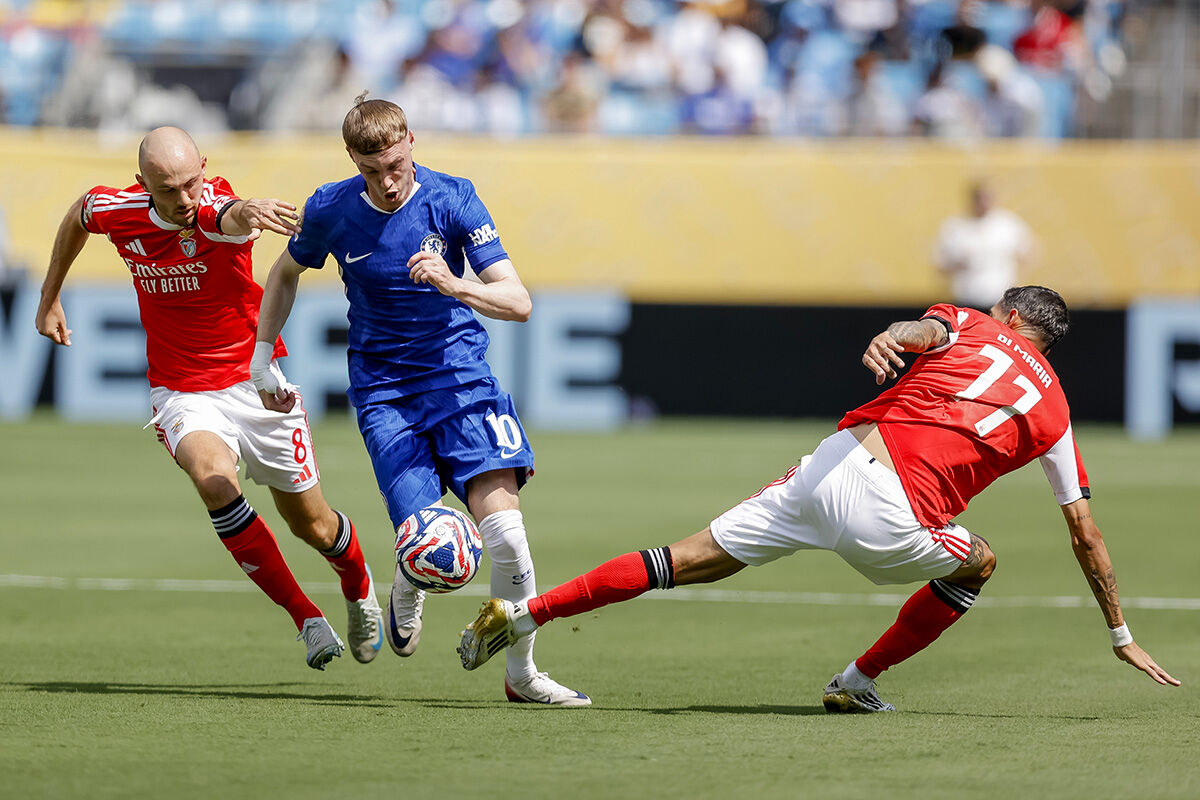 Wedstrijd Benfica - Chelsea geblokt door bliksem! Scheidsrechter stuurt spelers naar de kleedkamer - 2e foto