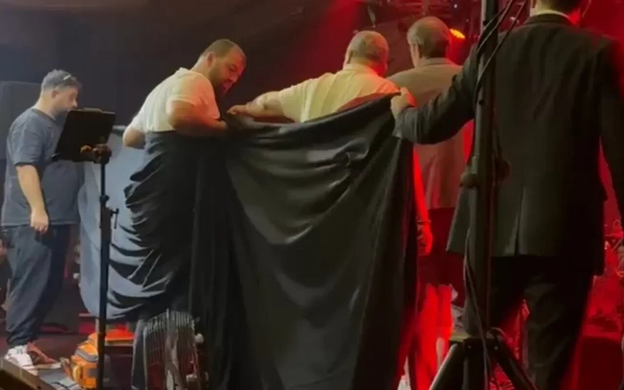 Bir sanatçı daha kalp krizi geçirdi! Sevcan Orhan sahnede fenalaştı, hastaneye kaldırıldı - 1. Resim