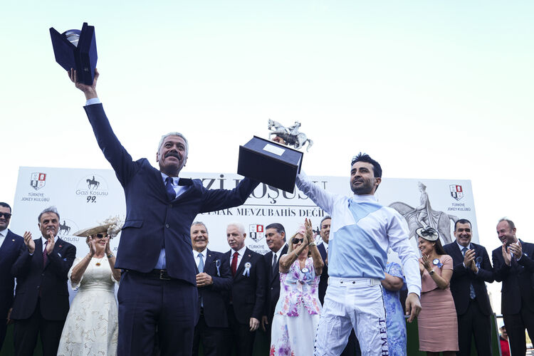 Cutha kimin atı, Hulusi Çil kimdir? 99. Gazi Koşusu'nda birinci Cutha oldu - 3. Resim