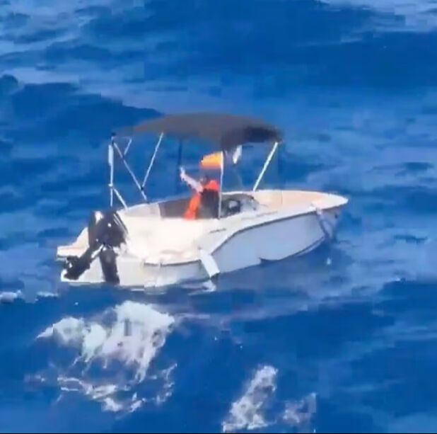 Denizde kabus gibi 5 gün! Açık denizde mahsur kalan İngiliz kadını feribot yolcuları fark etti - 1. Resim