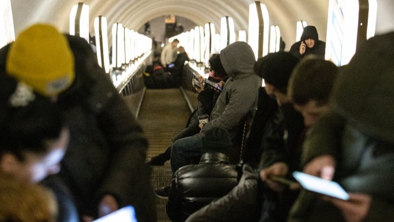 Dünya böylesini görmedi! Geceyi yer altında geçirdiler: Rusya’dan Ukrayna’ya 537 hava aracıyla şok baskın Dünya böylesini görmedi! Geceyi yer altında geçirdiler: Rusya’dan Ukrayna’ya 537 hava aracıyla şok baskın