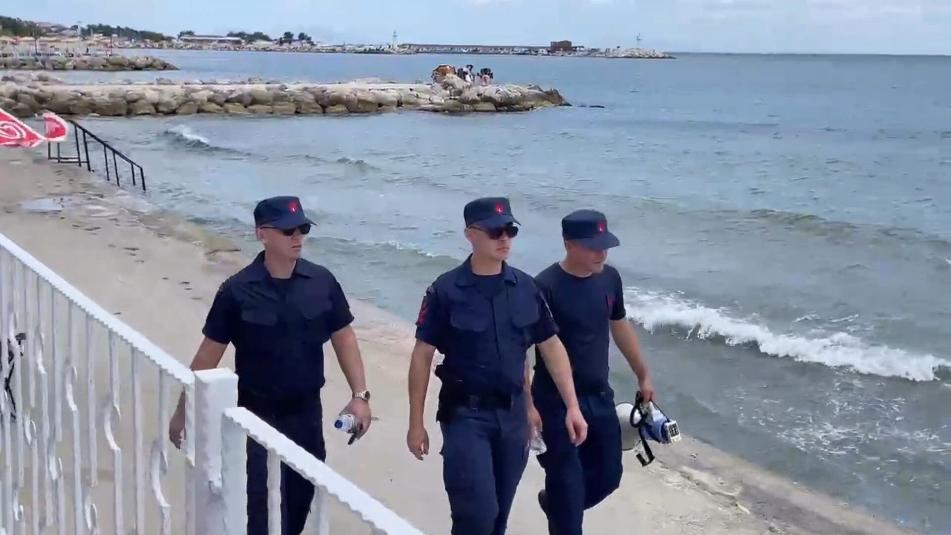 İstanbul dahil 6 şehirde denize girmek yasaklandı: Dalgalar bugün 1 kişiyi yuttu... - 5. Resim