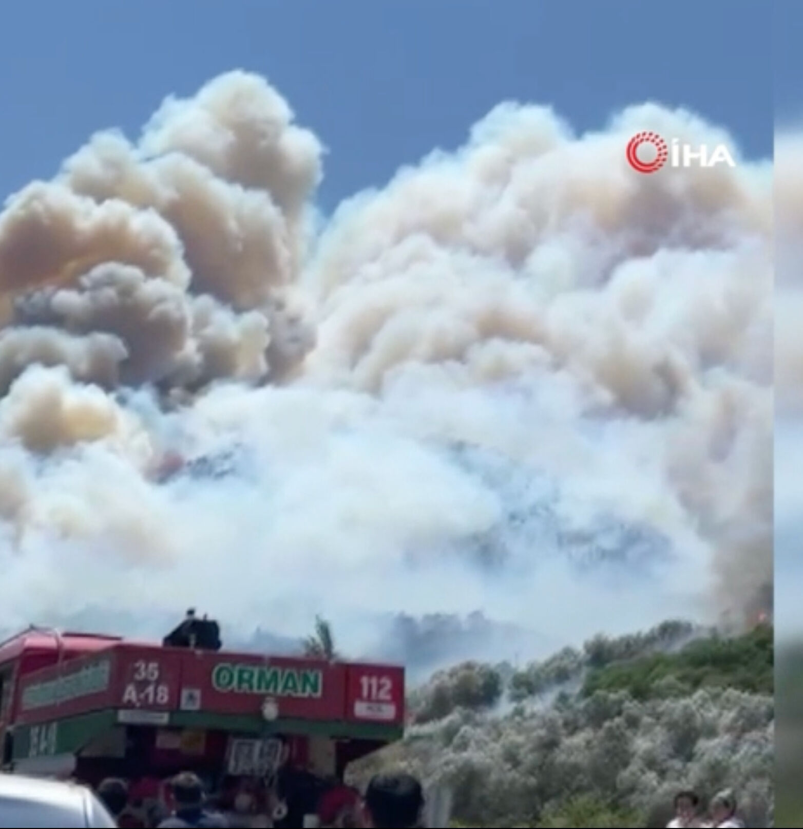 İzmir'de yangın neden çıktı, söndürüldü mü? 5 mahalle tahliye ediliyor - 3. Resim