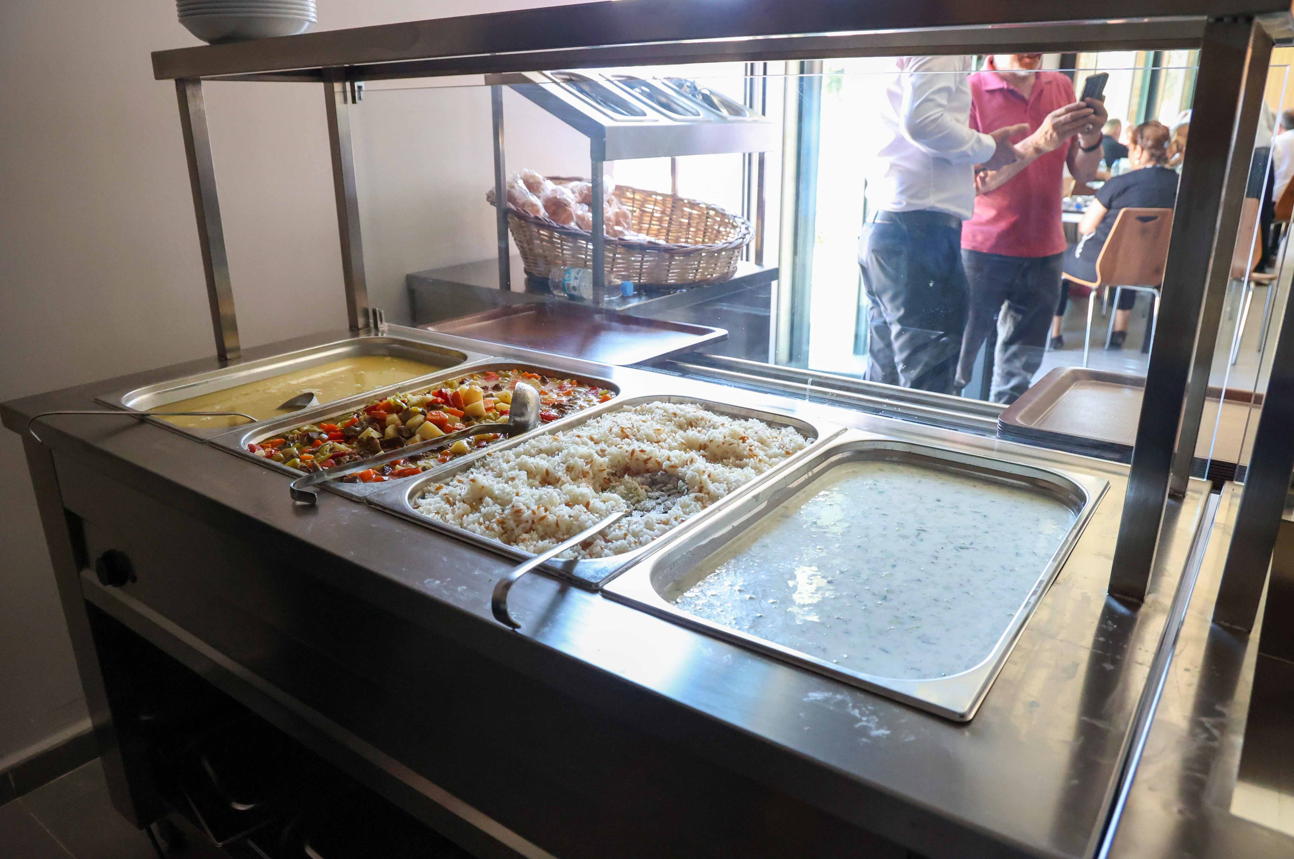 4 çeşit yemek 90 liradan satışta... Yeni açıldı, vatandaşlar akın ediyor! - 2. Resim