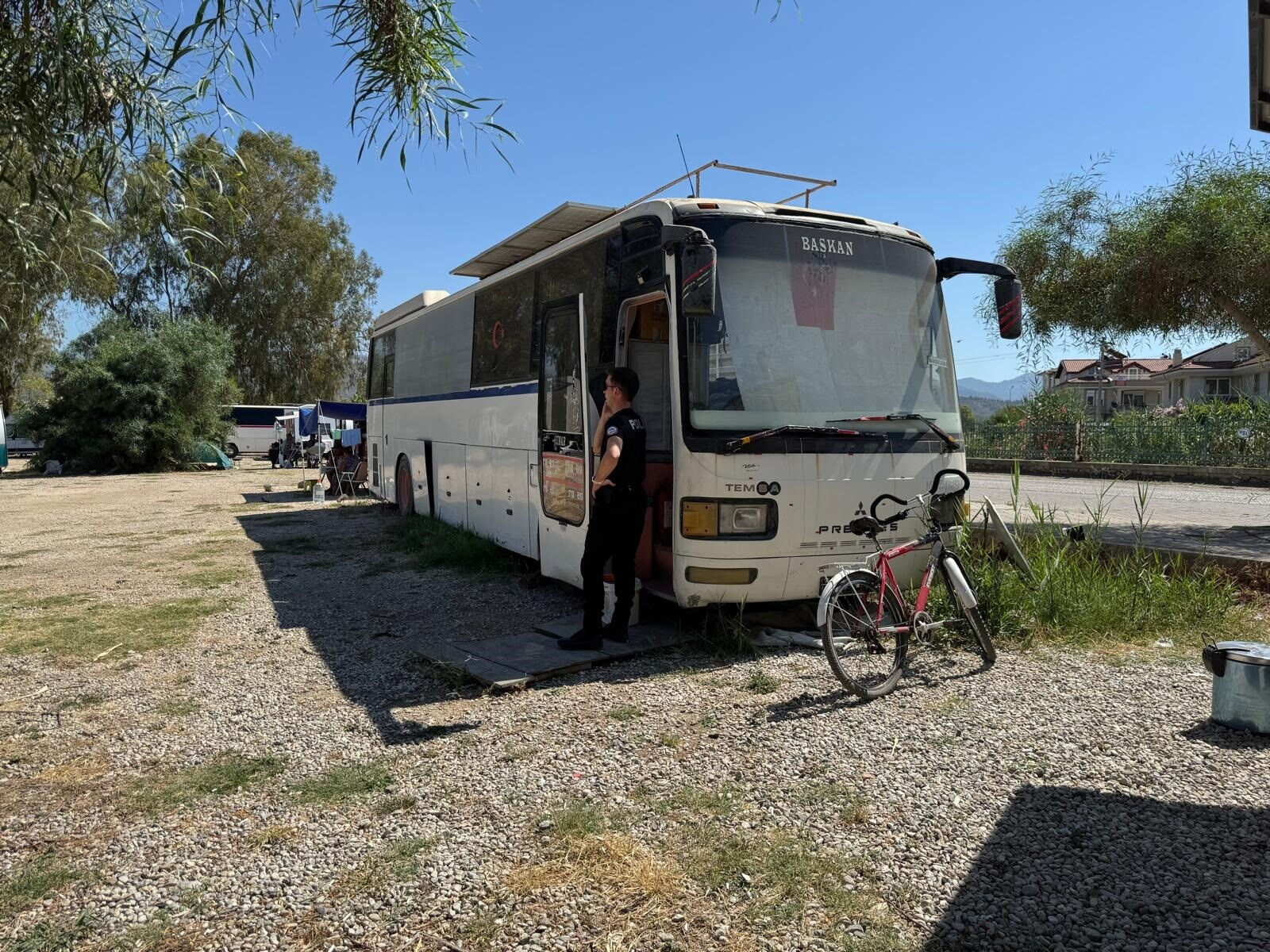 Bir süredir otobüste yaşayan şoförden acı haber - 2. Resim
