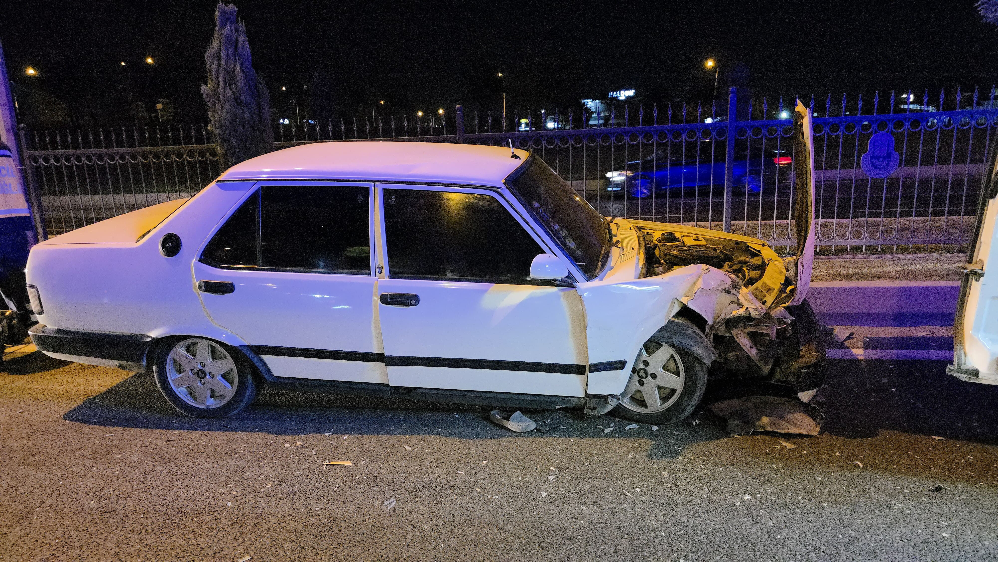 Bursa'da zincirleme trafik kazası! 4 kişi yaralandı - 1. Resim