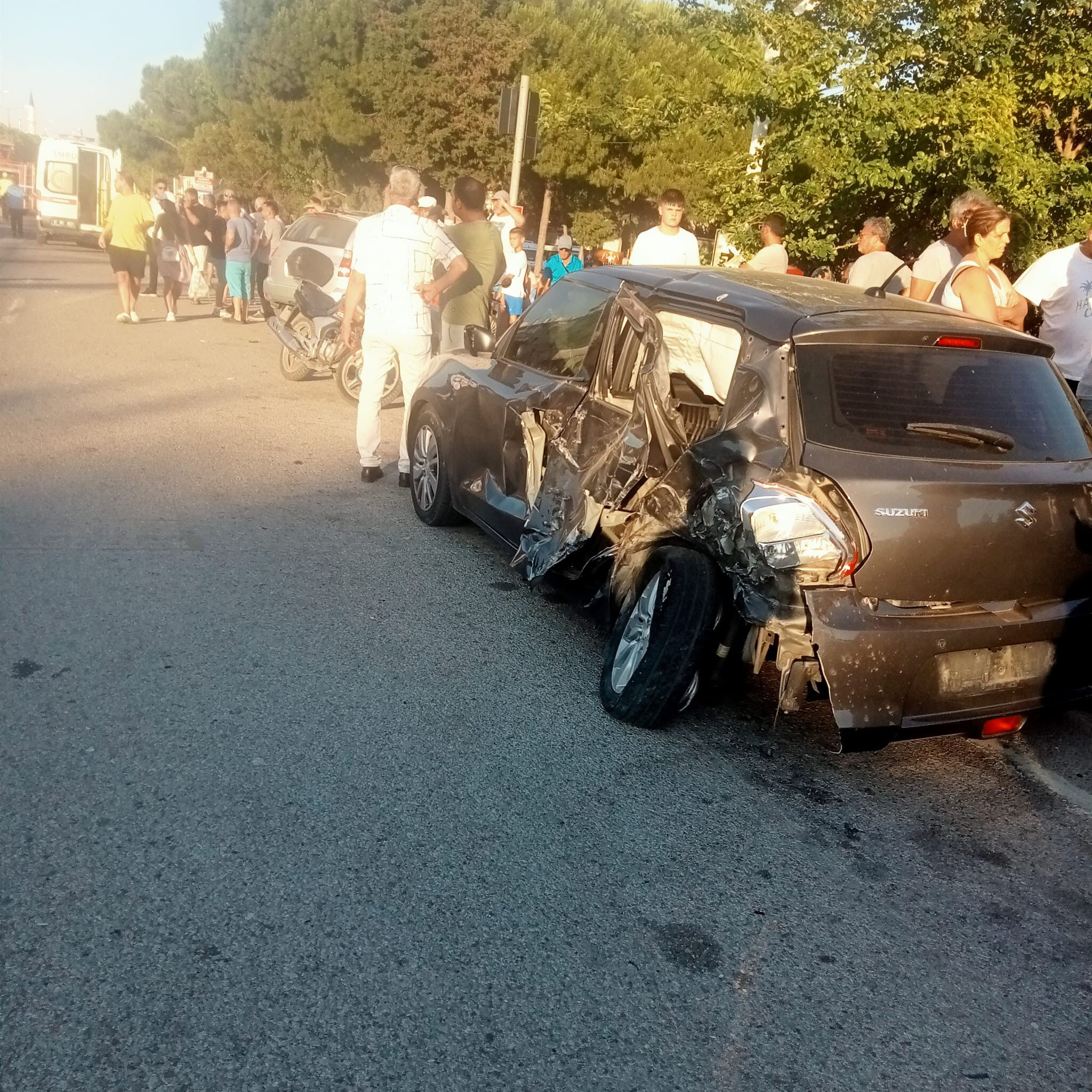 Çanakkale'de can pazarı! Freni patlayan kamyon ortalığı savaş alanına çevirdi - 2. Resim