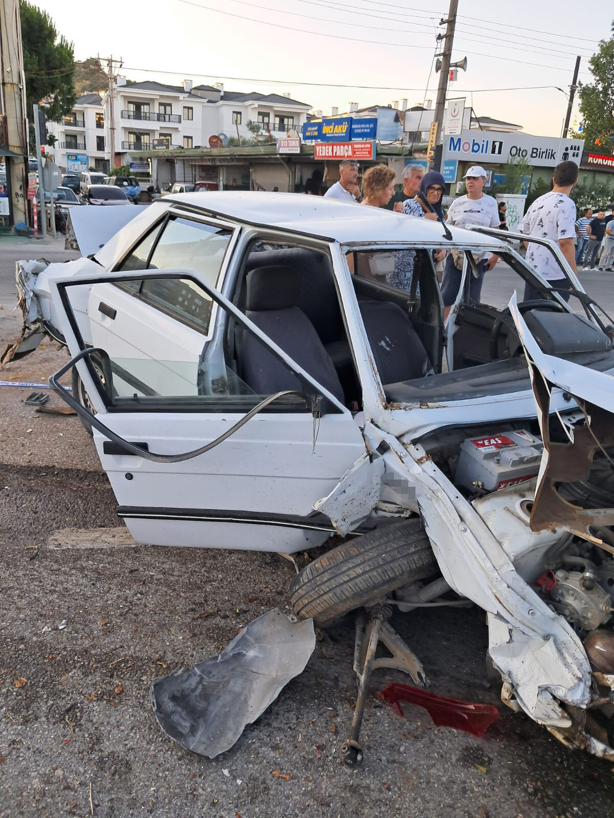Çanakkale'de can pazarı! Freni patlayan kamyon ortalığı savaş alanına çevirdi - 1. Resim