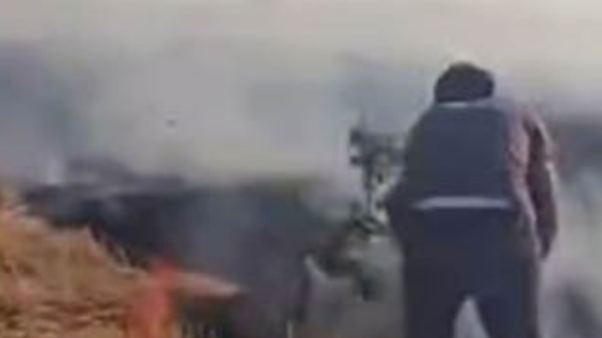 Diyarbakır'da yangına ağaç dallarıyla müdahale! 500 dönüm kül oldu - 1. Resim