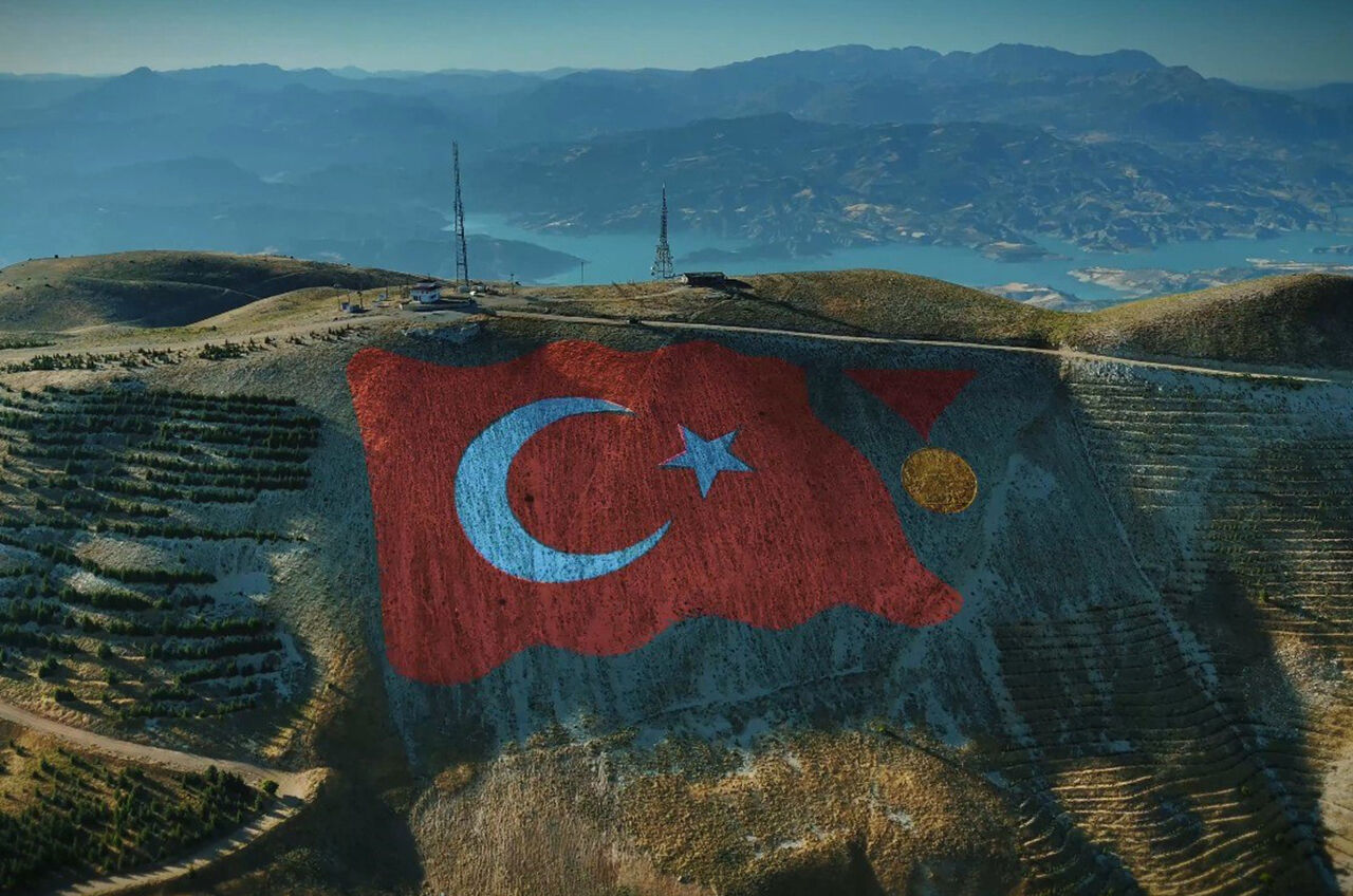 Dünyanın en büyüğü! Dev Türk bayrağı dağa ilmek ilmek işleniyor Dünyanın en büyüğü! Dev Türk bayrağı dağa ilmek ilme işleniyor - 4. Resim