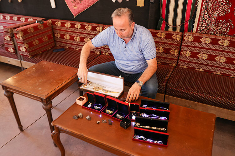 Ekmeğini uzaydan kazanıyor! O akıl etti, tanesini 30 bin dolara satıyor - 1. Resim