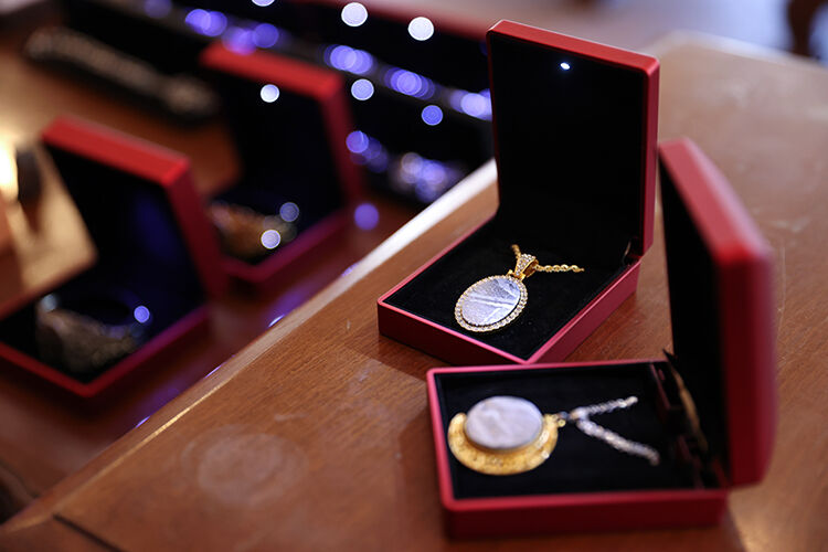 Ekmeğini uzaydan kazanıyor! O akıl etti, tanesini 30 bin dolara satıyor - 3. Resim