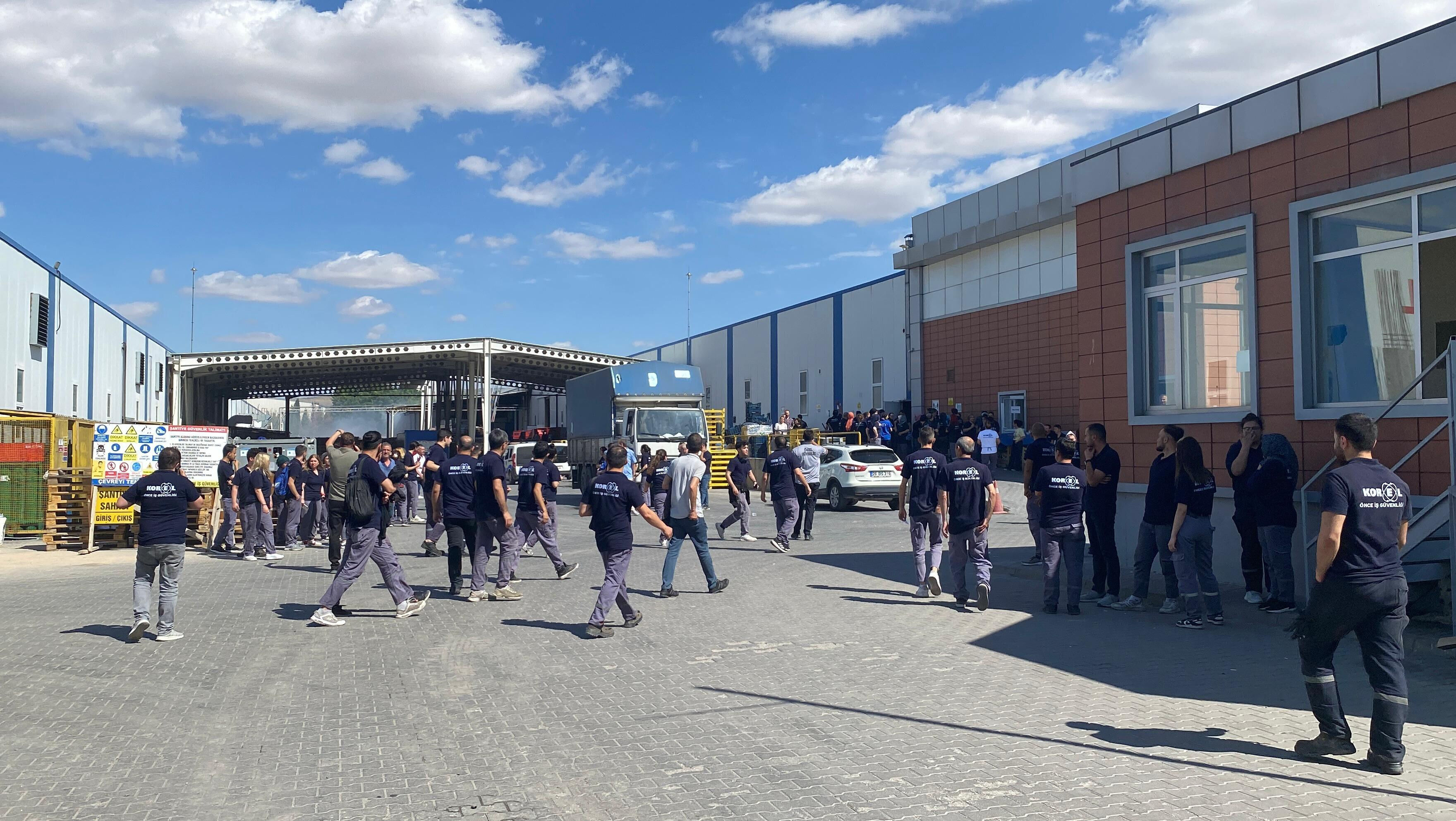 Eskişehir'de fabrika yangını! 6 işçi dumandan zehirlendi - 2. Resim