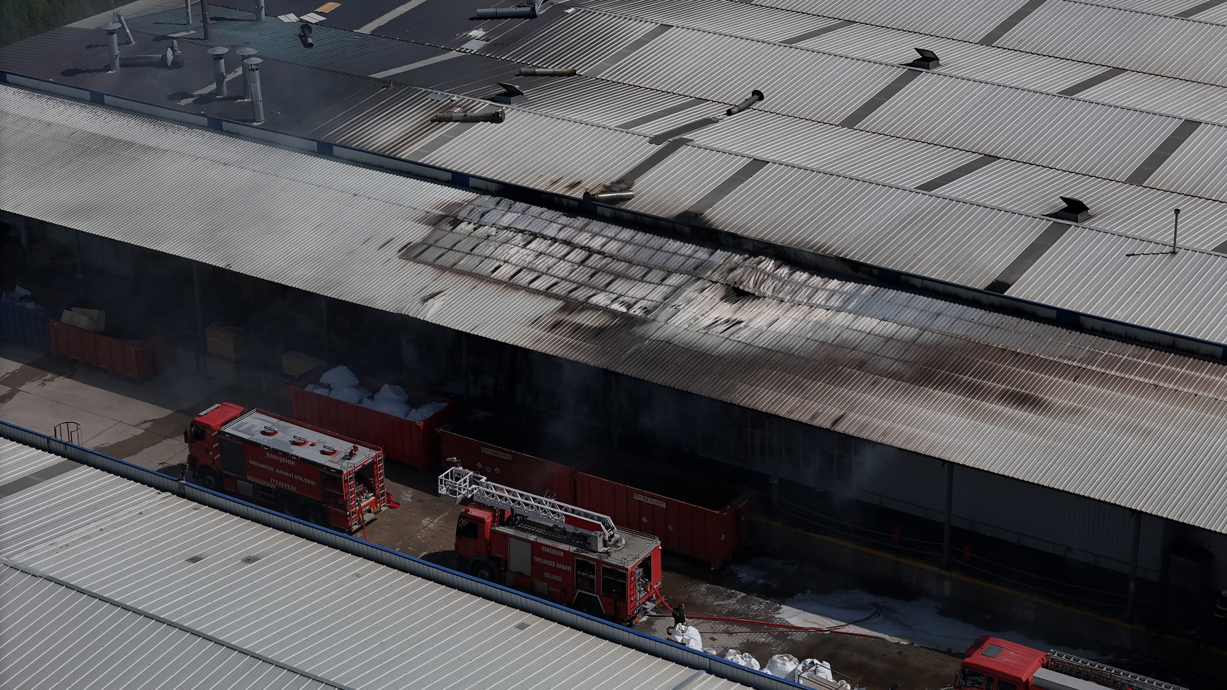 Eskişehir'de fabrika yangını! 6 işçi dumandan zehirlendi - 1. Resim
