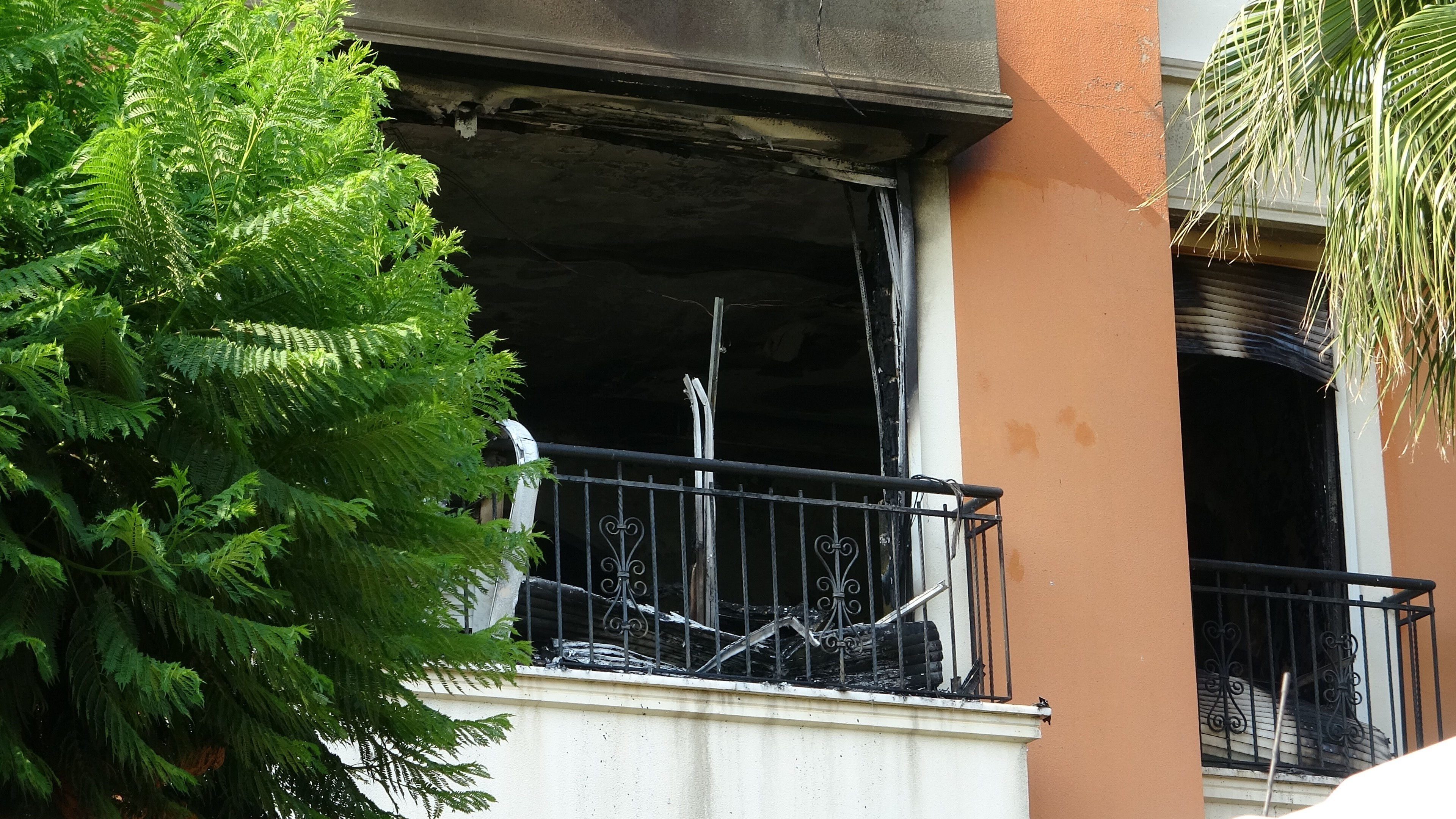 İsviçre'den Antalya'ya gelmişlerdi: Gurbetçi aile 1 saatte evlerini kaybetti - 2. Resim