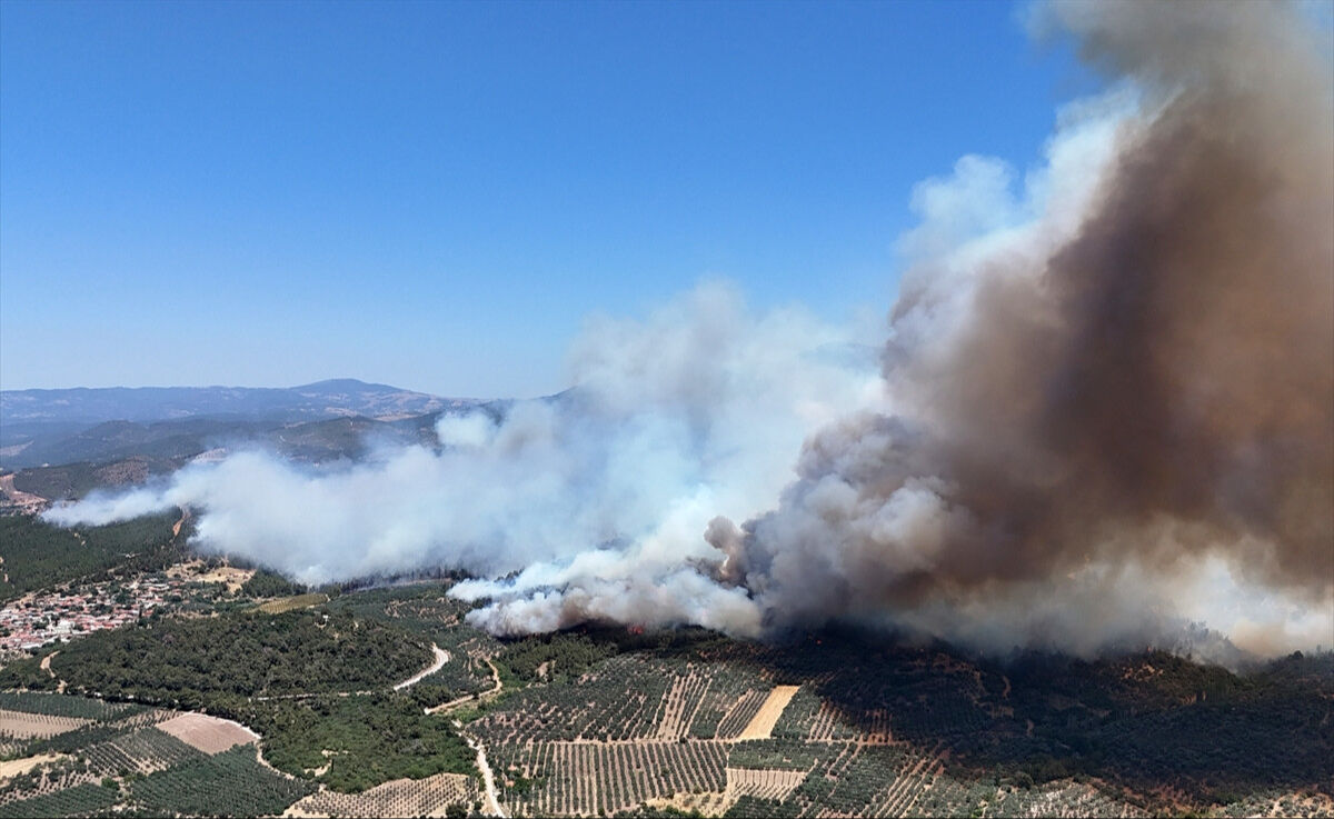Manisa yangın devam ediyor mu, söndürüldü mü? Akhisar yangın son durum - 1. Resim
