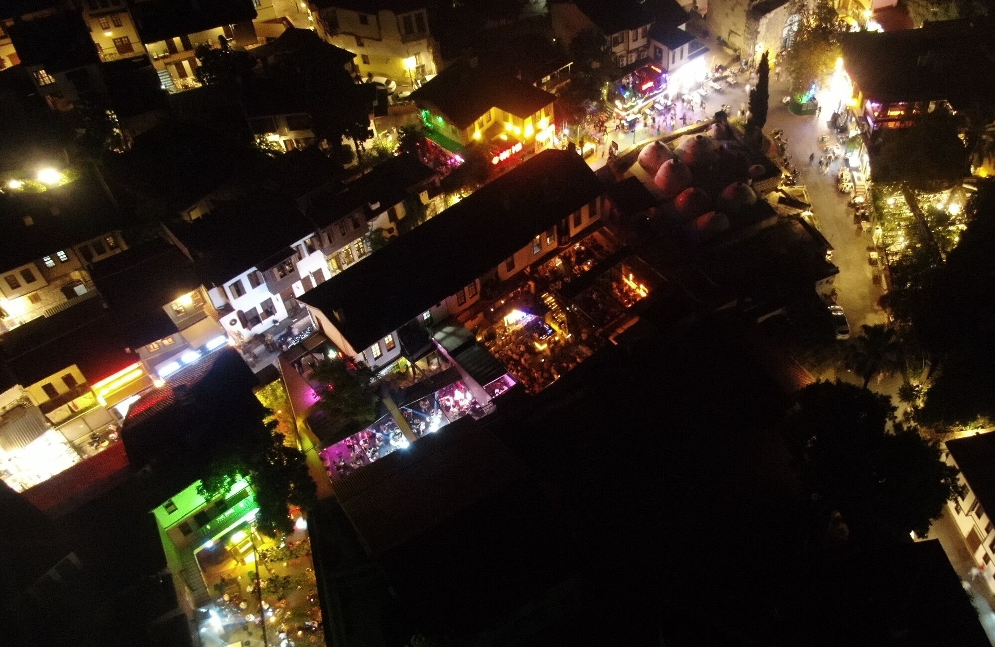 Nüfusu gündüz 82, geceleri 10 bin! Yerli ve yabancı turist buraya akın ediyor - 3. Resim