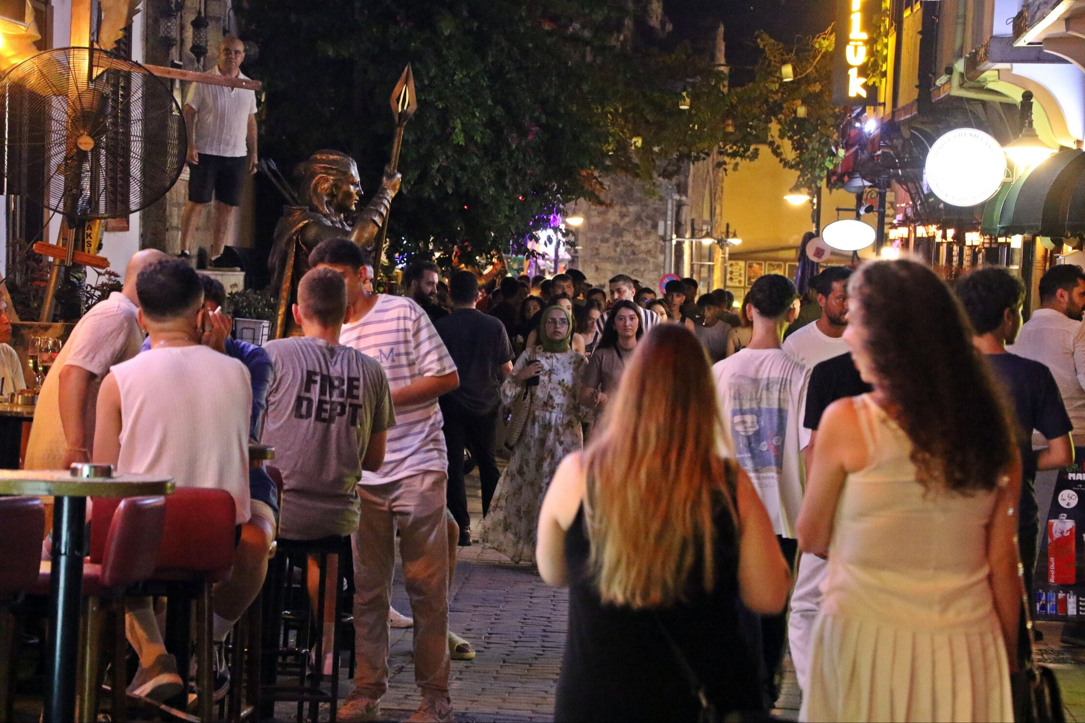 Nüfusu gündüz 82, geceleri 10 bin! Yerli ve yabancı turist buraya akın ediyor - 2. Resim