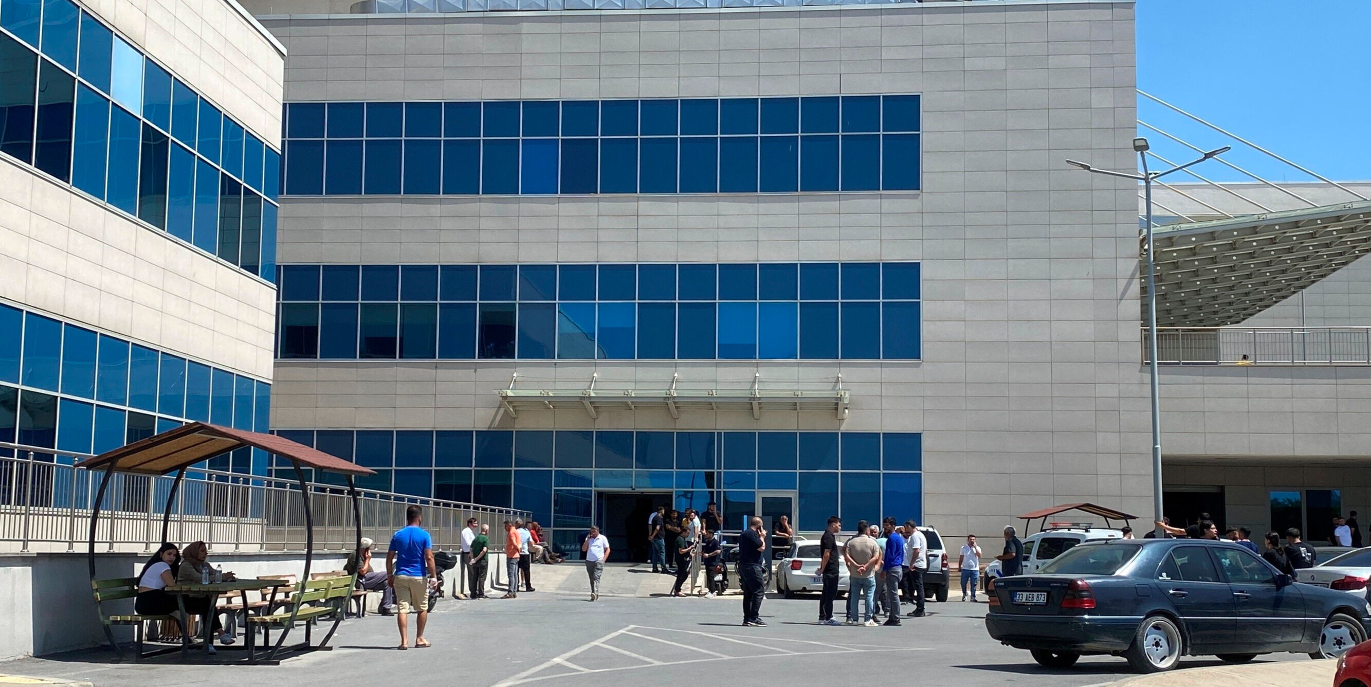 Otomobilde 3 ceset ve ölü köpek bulundu! Mersin'de tüyler ürperten olay - 2. Resim