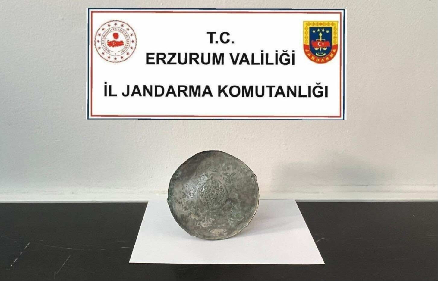 Piknik alanından Bizans çıktı! Ekipleri harekete geçiren gizemli 'bronz disk' Piknik alanından Bizans çıktı! Ekipleri harekete geçiren gizemli 'bronz disk' - 1. Resim