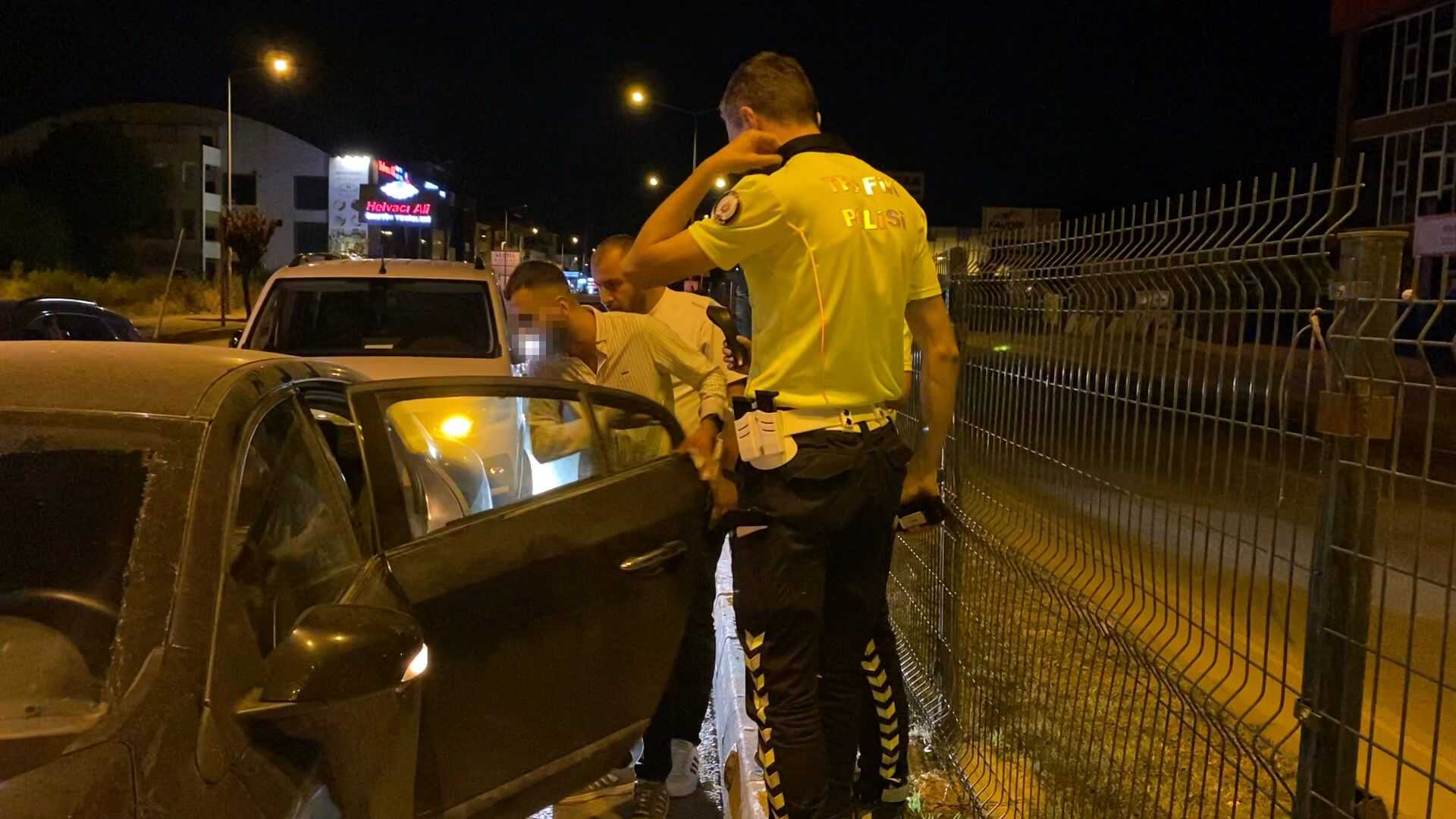 Polise direndi, 26 bin lira ceza yedi! İnegöl'de alkollü sürücü ekiplere zor anlar yaşattı - 1. Resim