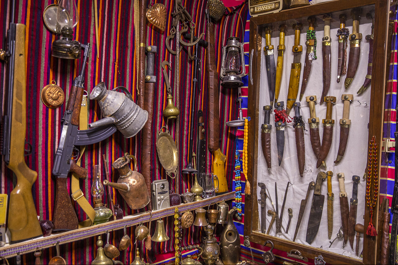 Şehrin tarihi ondan soruluyor! Yarım asırdır eşya toplayan adamın ev müzesini görenler hayret ediyor - 9. Resim