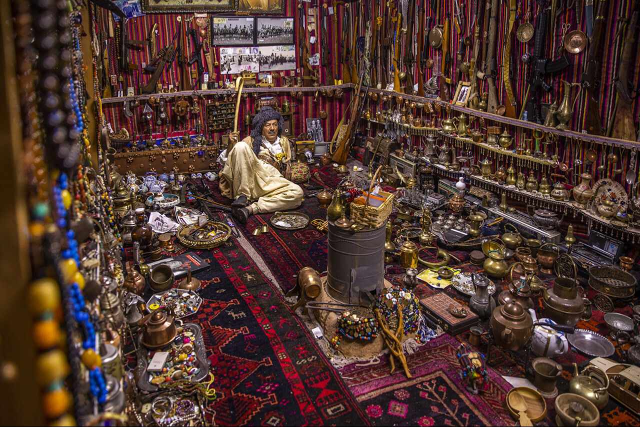 Şehrin tarihi ondan soruluyor! Yarım asırdır eşya toplayan adamın ev müzesini görenler hayret ediyor - 4. Resim