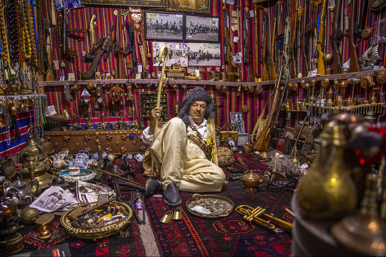 Şehrin tarihi ondan soruluyor! Yarım asırdır eşya toplayan adamın ev müzesini görenler hayret ediyor - 1. Resim
