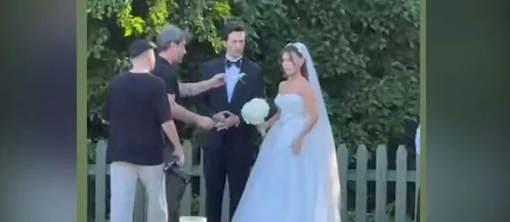 Spiker Merve Dinçkol ile ünlü oyuncu dünyaevine girdi! Nikah masasında gözyaşları sel oldu - 1. Resim