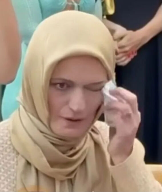 Spiker Merve Dinçkol ile ünlü oyuncu dünyaevine girdi! Nikah masasında gözyaşları sel oldu - 3. Resim