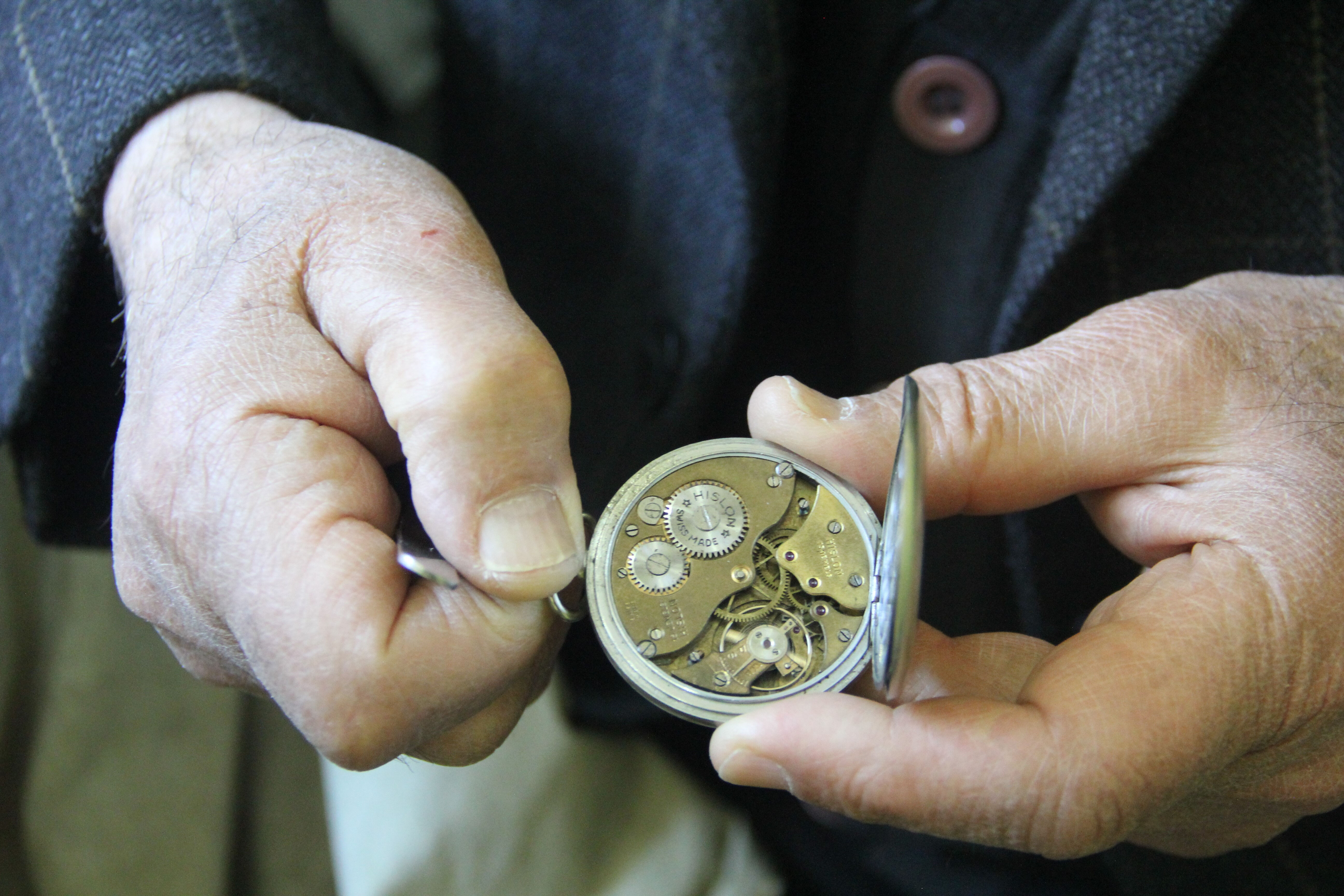 57 yıldır bu işi yapıyor! 20 metrekarelik dükkanda yarım asırdır zamana meydan okuyor - 2. Resim