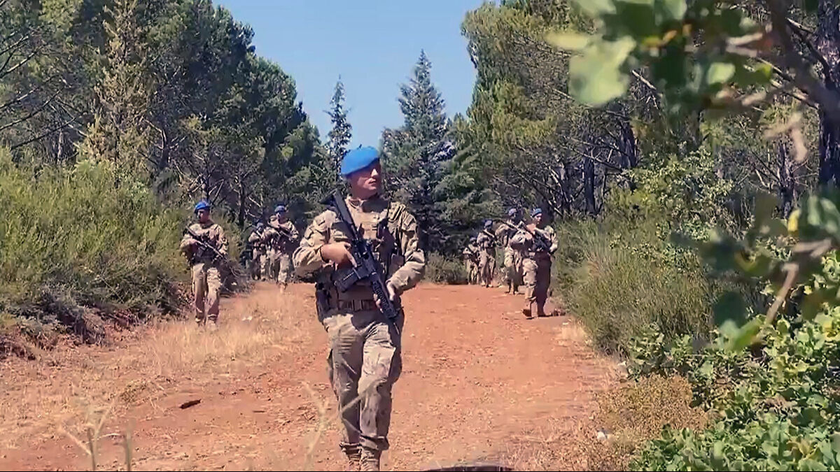 Bakan Memişoğlu açıkladı, 46 kişi hastaneye kaldırıldı! Yangınlarla mücadele sürüyor... - 2. Resim