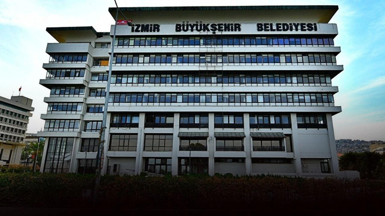 İzmir’de büyük operasyon! Ünlü oyuncu da gözaltına alındı… - 1. Resim