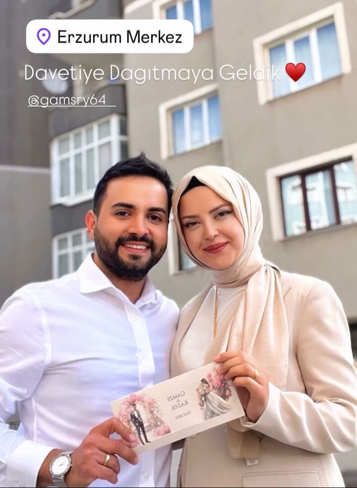 Kadir Ezildi ile Gamze Türkmen’in düğün davetiyesi paylaşıldı! Üzerindeki şiir çok manidar - 3. Resim