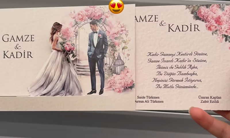 Kadir Ezildi ile Gamze Türkmen’in düğün davetiyesi paylaşıldı! Üzerindeki şiir çok manidar - 4. Resim