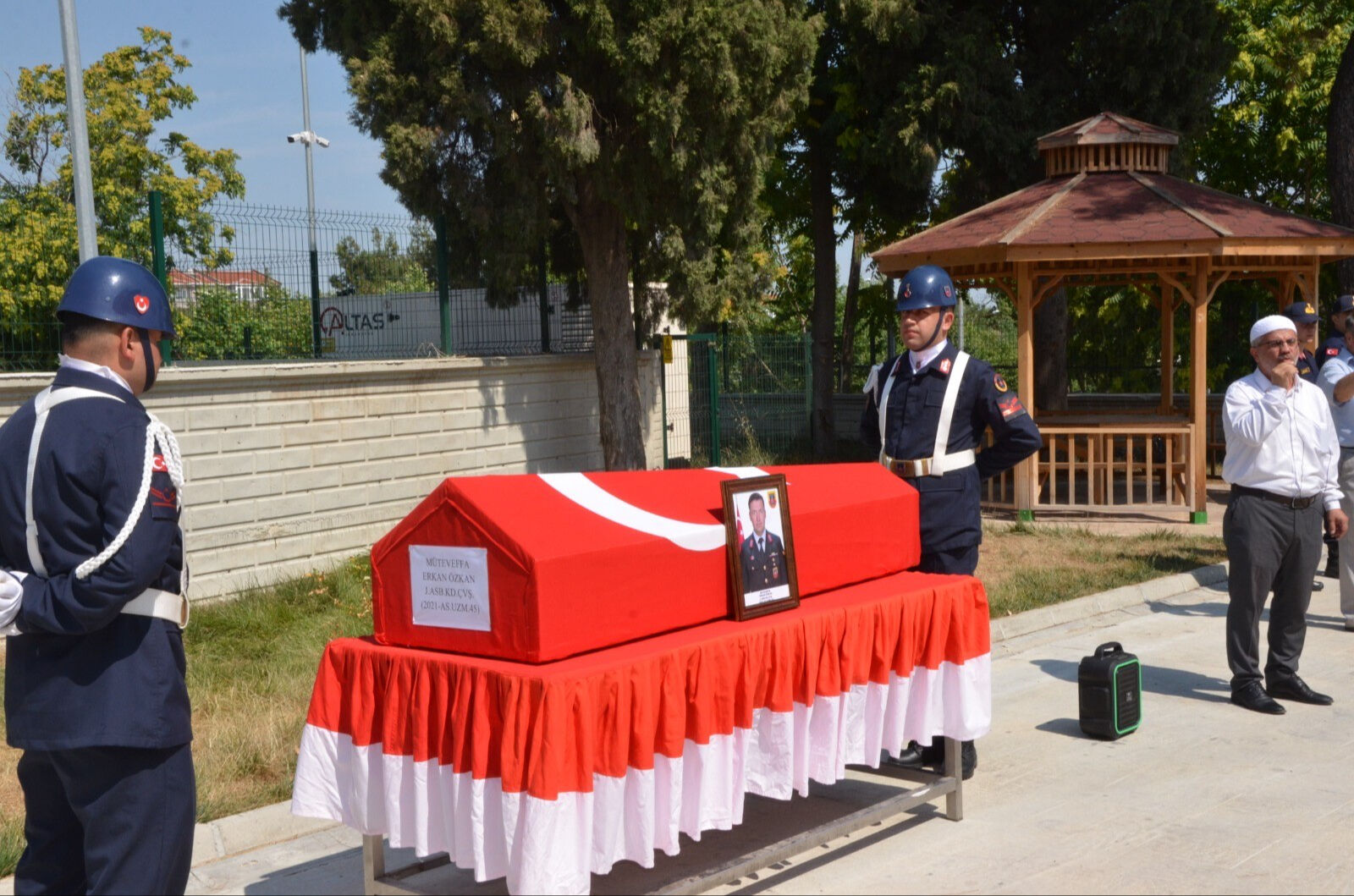 Katliam gibi kaza! Astsubay, hamile kadın ve eşi hayatını kaybetti - 2. Resim