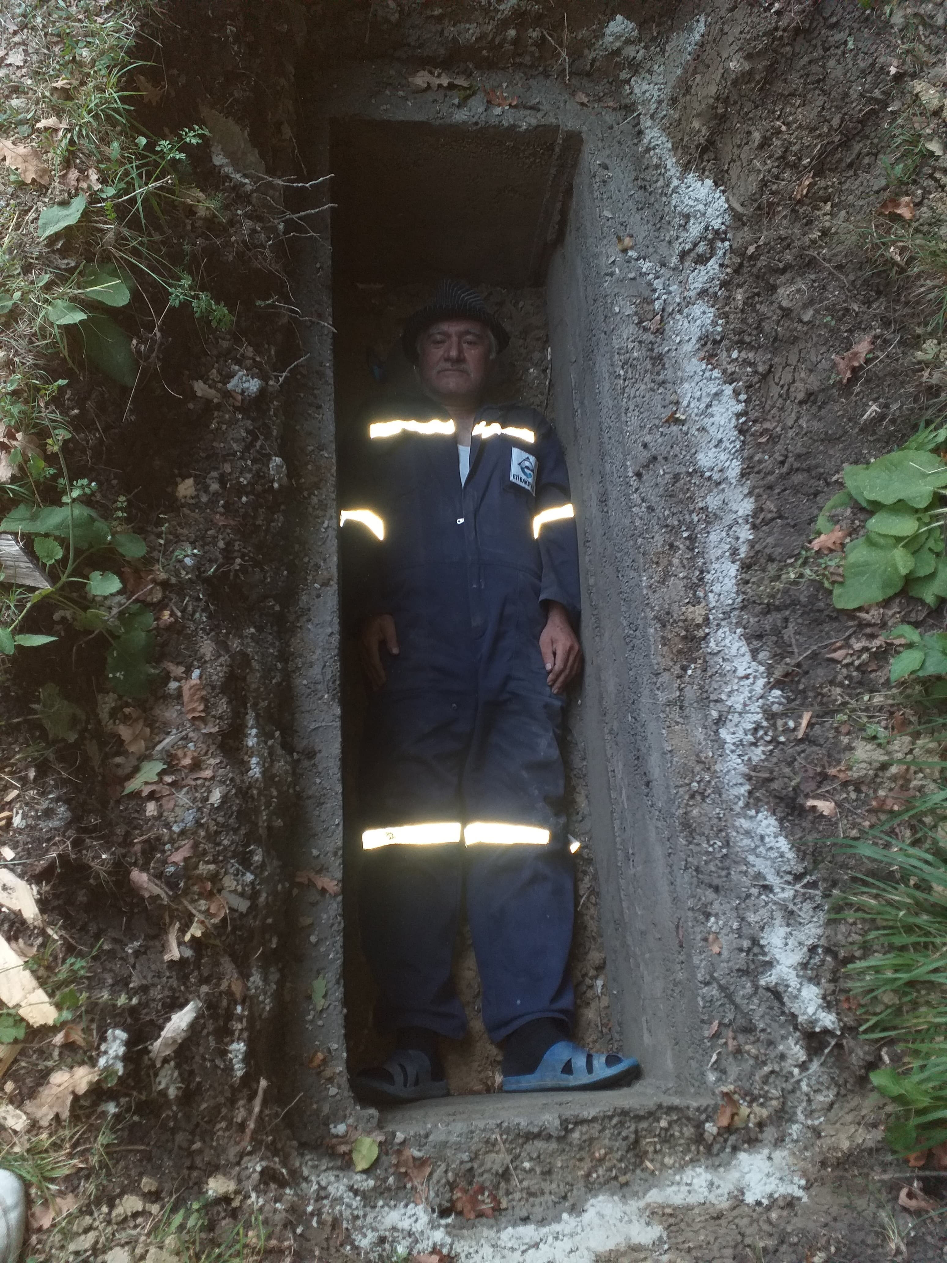 Kimse beklemiyordu... Rüyasından sonra 2 gün kürek salladı! Kendi mezarını kazan adam herkesi şoka soktu - 4. Resim