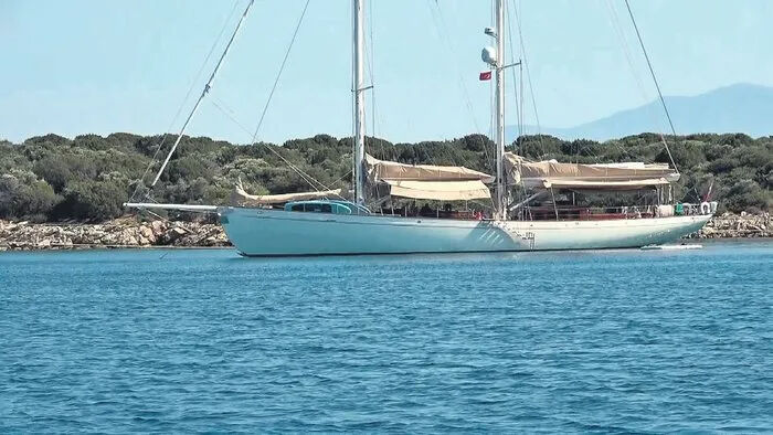 Nil Karaibrahimgil ve ailesi Bodrum’da sezonu açtı! Yeni teknelerinin fiyatı ağızları açık bıraktı - 3. Resim